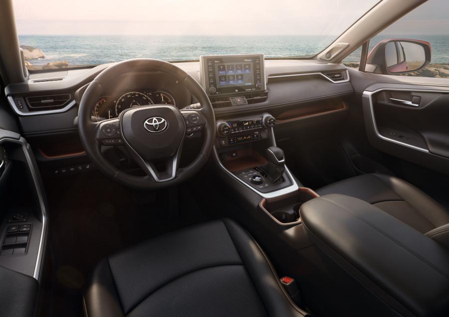 Торпедо Toyota RAV4 Adventure 2018 года  (NA) (фото 163 из 196)